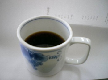 コーヒーの湯気までは写らない、残念.jpg