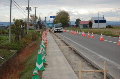 道路縁石敷設工事.JPG