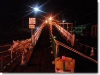 夜の跨線橋.jpg