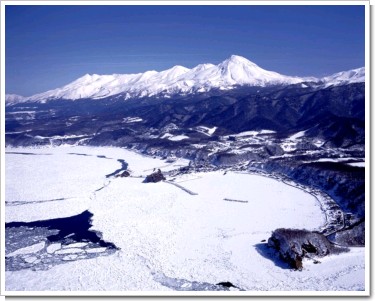 知床と流氷.jpg