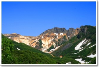 101 残雪十勝岳.jpg