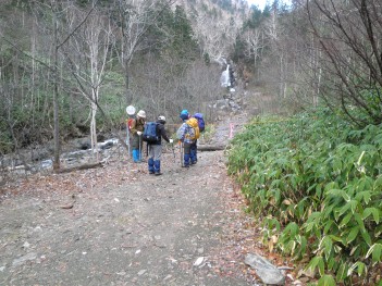 ペンケヌーシ岳登山口 014.jpg