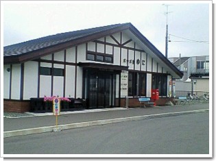 JR由仁駅舎