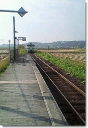 南下徳富駅ホーム